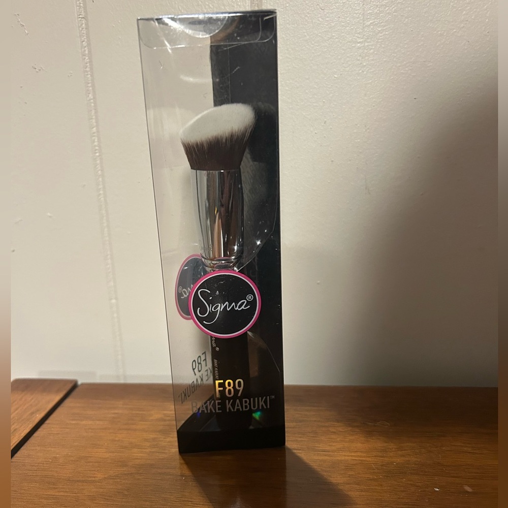 Sigma F89 Bake Kabuki Brush